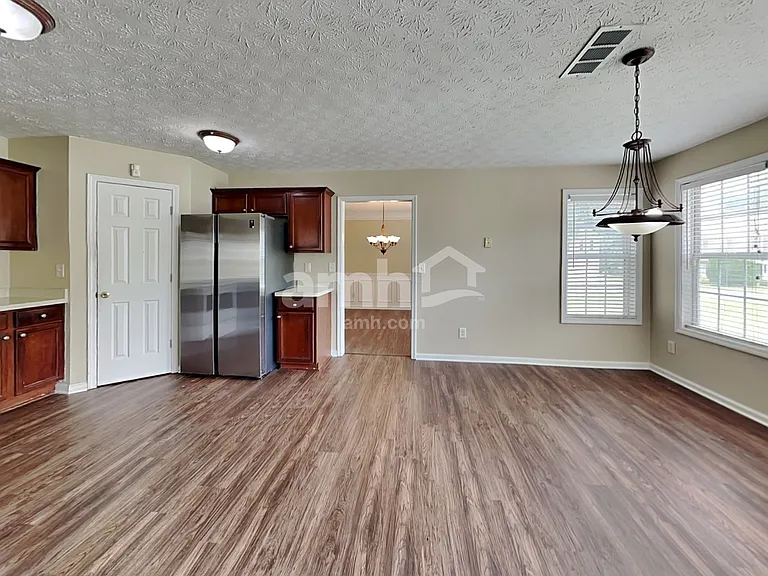 3341 Kittery Dr — Photo 4