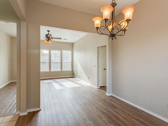 5th image of 110 Windy Knoll Ln