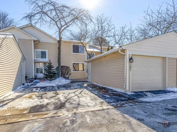 107 Saratoga Ct, Vernon Hills, IL 60061