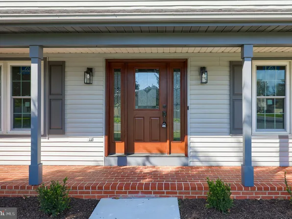 224 Pine Ln, New Holland, PA 17557