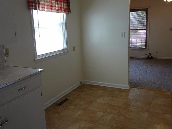 4th image of 418 W Vine St