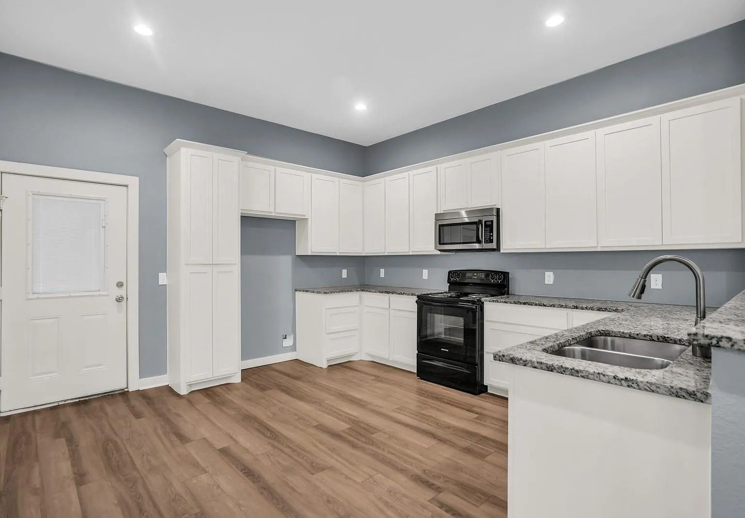 3 bed, 2.5 bath, 1394 sqft, $1,750 — Photo 3