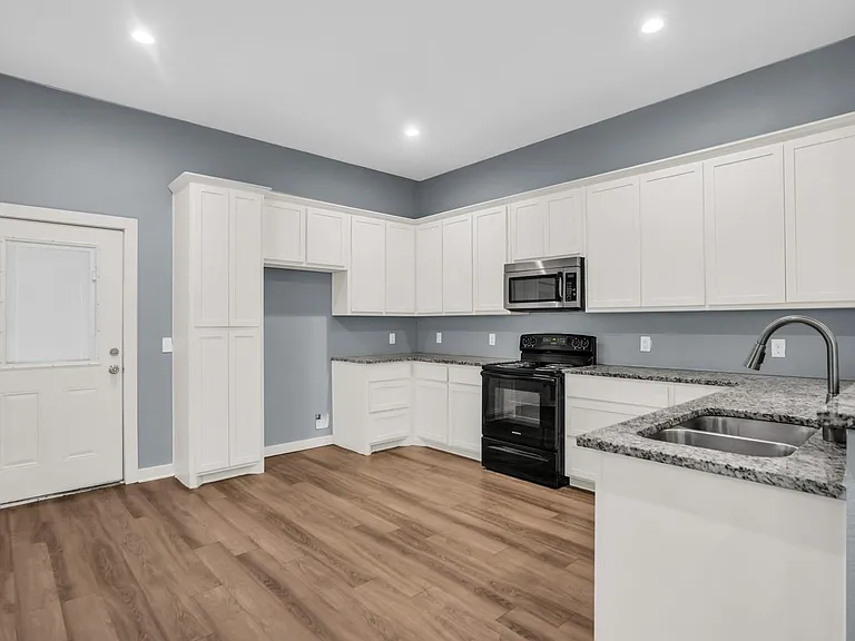 200 Pecan Hollow St — Photo 3