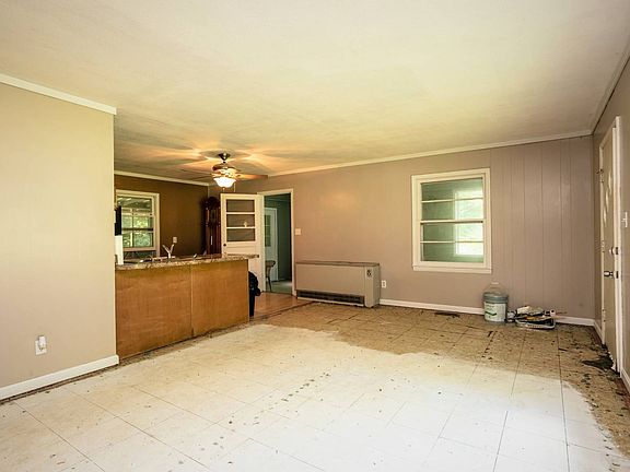4th image of 97 Hickory Ct