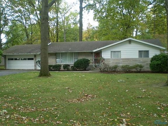 3rd image of 217 Wyandotte Ave