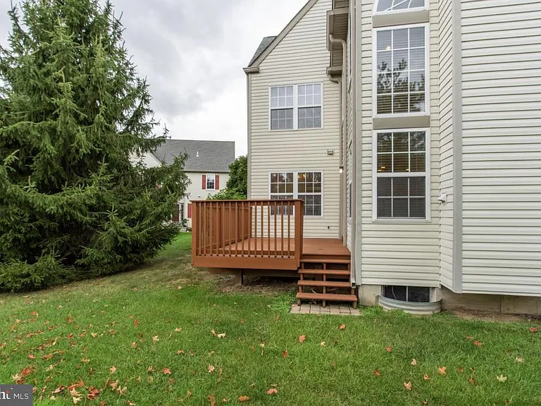 105 Farrington Ct — Photo 26