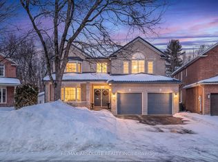 72 Kenins Cres, Ottawa, ON K2K 3E4