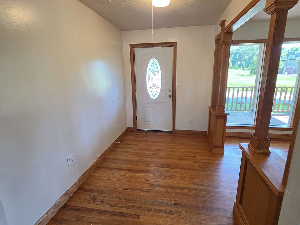 1st image of 108 SE 8th St APT B