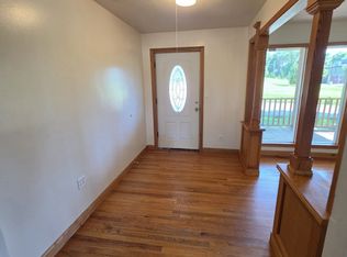 108 SE 8th St APT B, Oak Grove, MO 64075