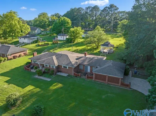 101 Lake Rd, Albertville, AL 35950