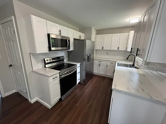 3130 Dresden St — Photo 8