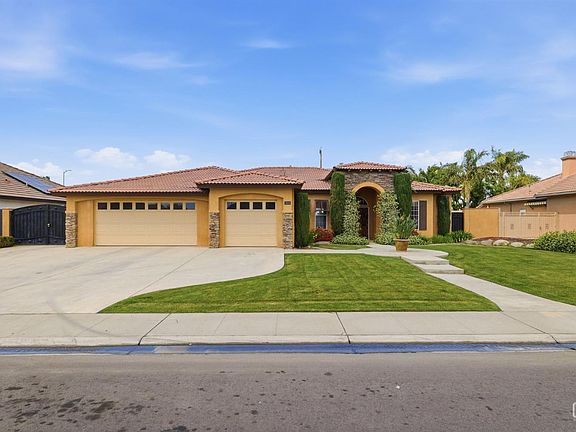 3rd image of 15056 Redwood Springs Dr