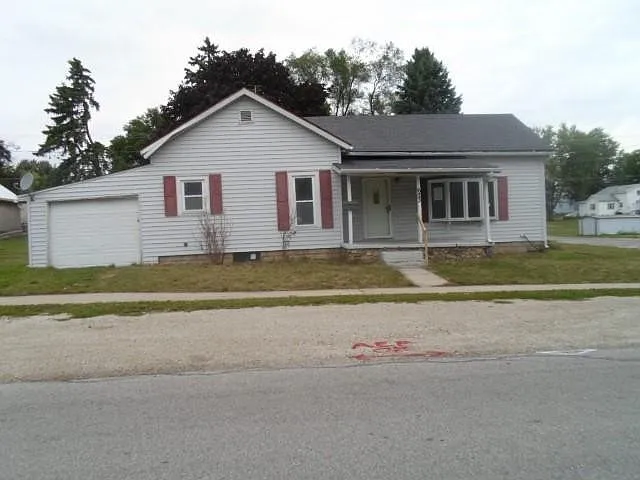 623 E South St photo 1