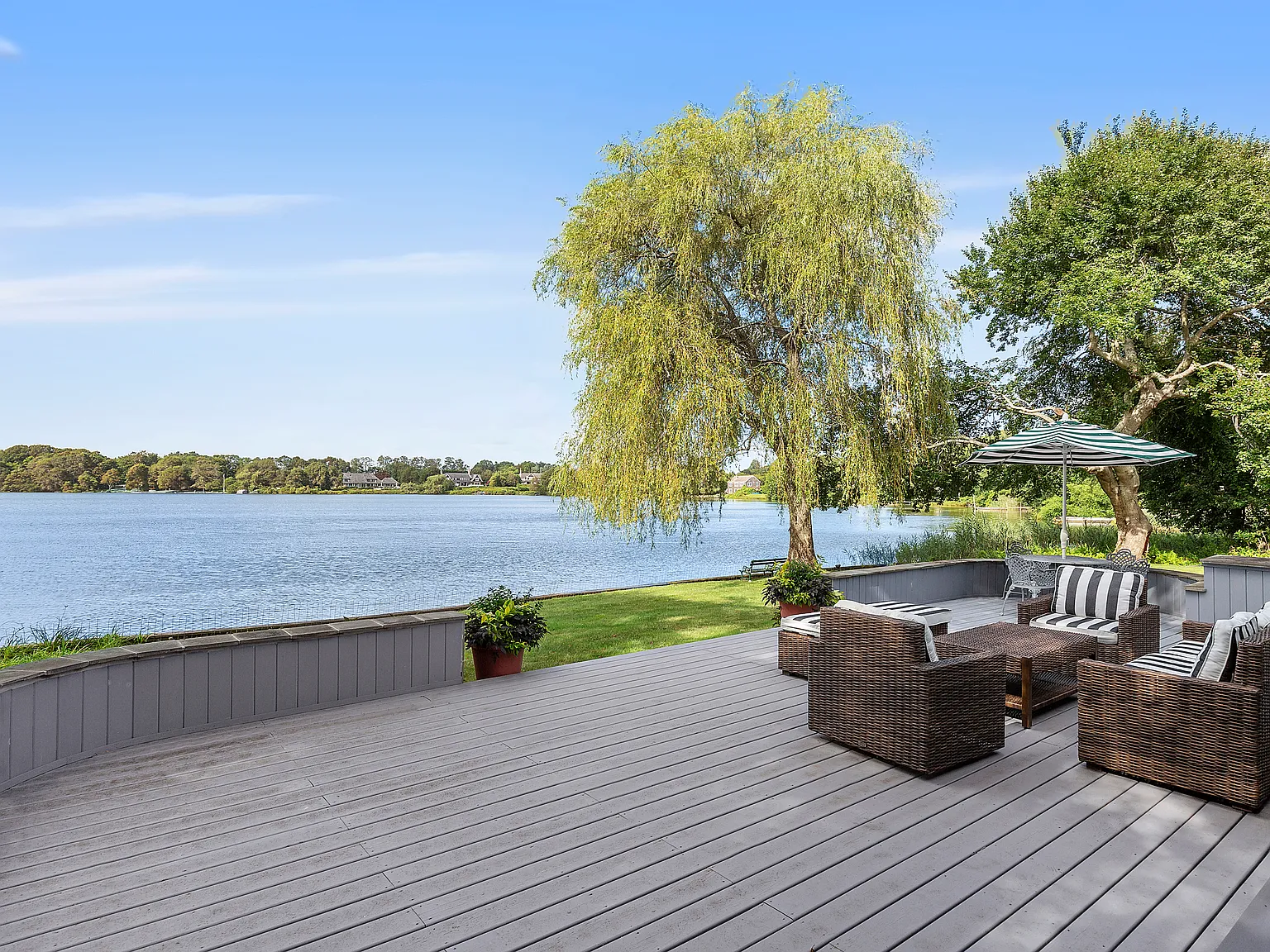 Mill Pond Estate Waterfront — Photo 2