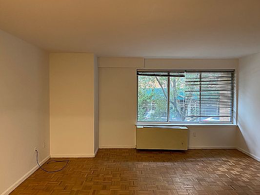 3rd image of 11006 72nd Ave APT 1B