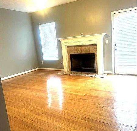 3rd image of 7566 Larchwood Ln
