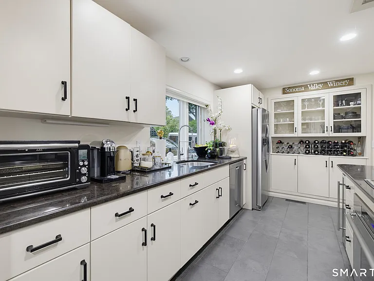 30 Riverside Ave — Photo 17