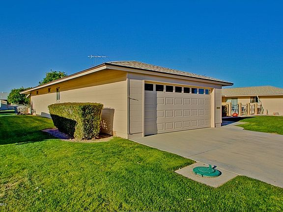 3rd image of 10653 W Tropicana Cir