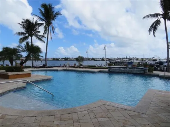 160 Yacht Club Way, Hypoluxo, FL