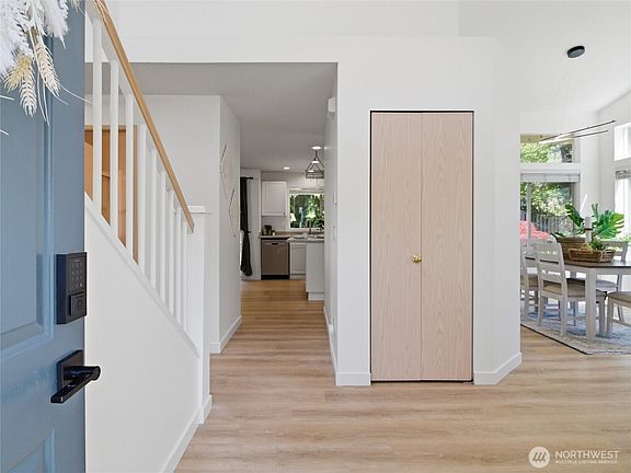 3rd image of 3803 Crystal Ridge Drive SE