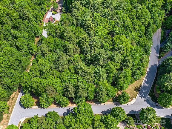 2nd image of 404 Coopers Hawk Dr