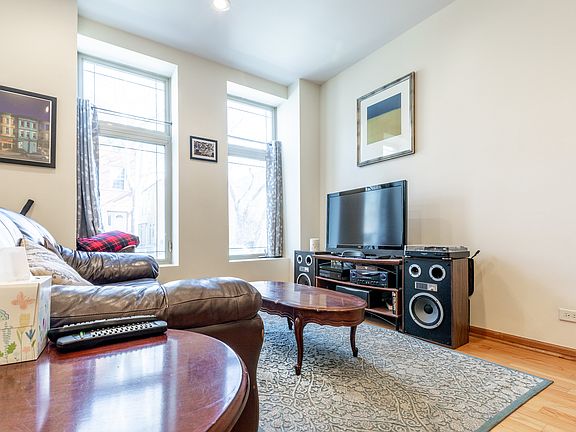 4th image of 816 N Hermitage Ave #1