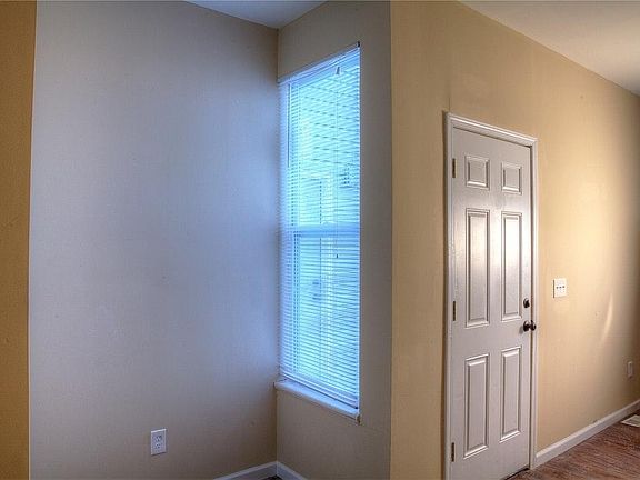 4th image of 3855 Folsom Ave