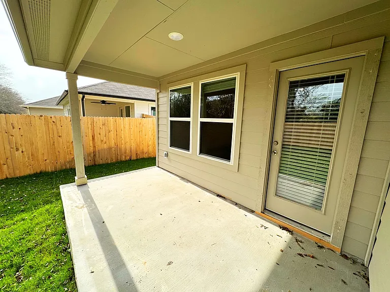 1207 Camden Ln — Photo 24