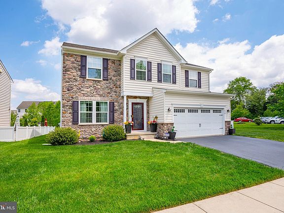 3rd image of 316 Acasta Dr