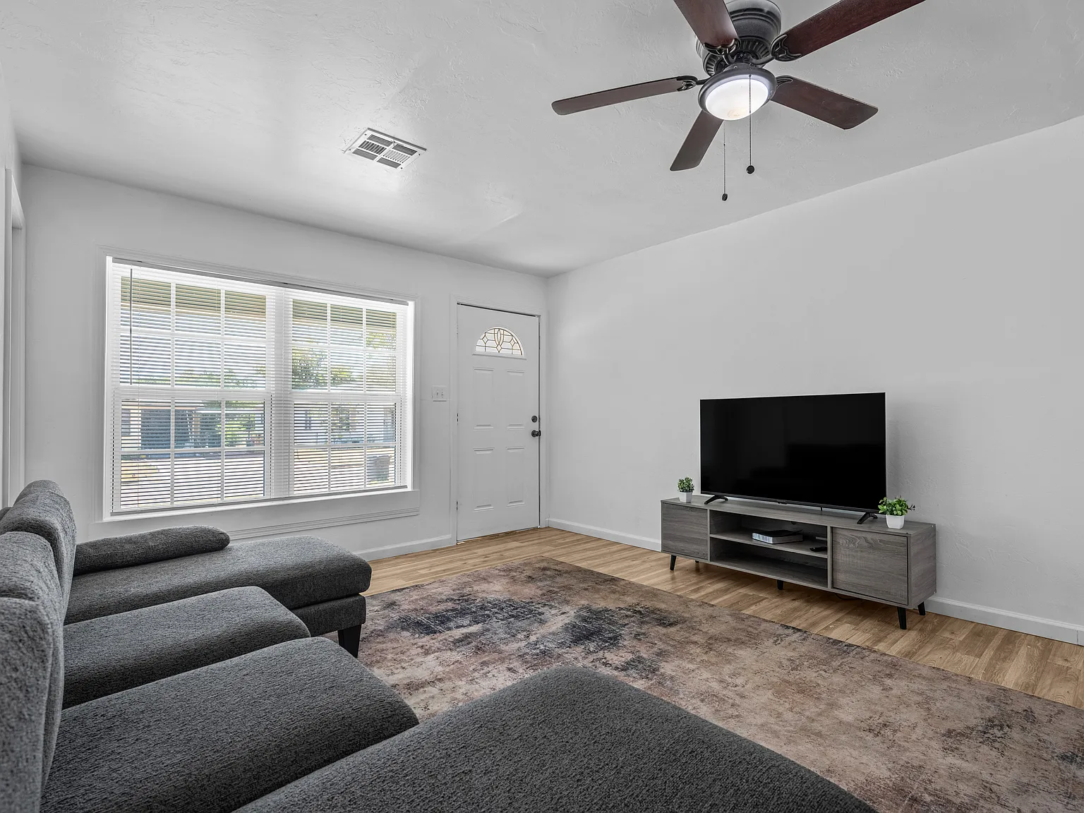3 bed, 1000 sqft, $1,250 — Photo 4