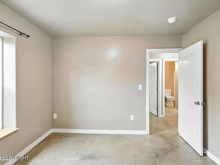 1115 S Spring Dr — Photo 7