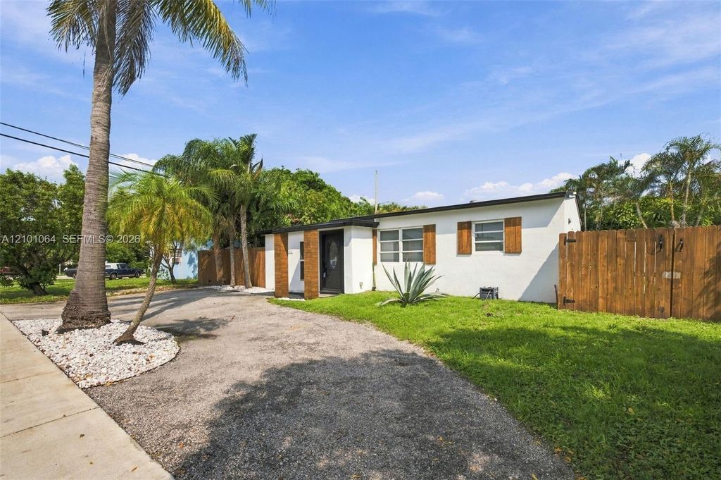 2632 NE 15th Ave, photo 4