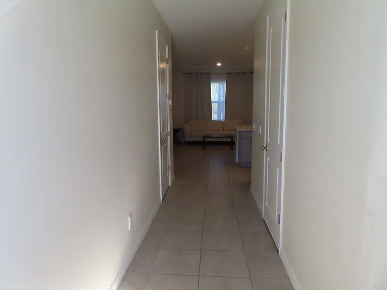 1537 Discovery St — Photo 2