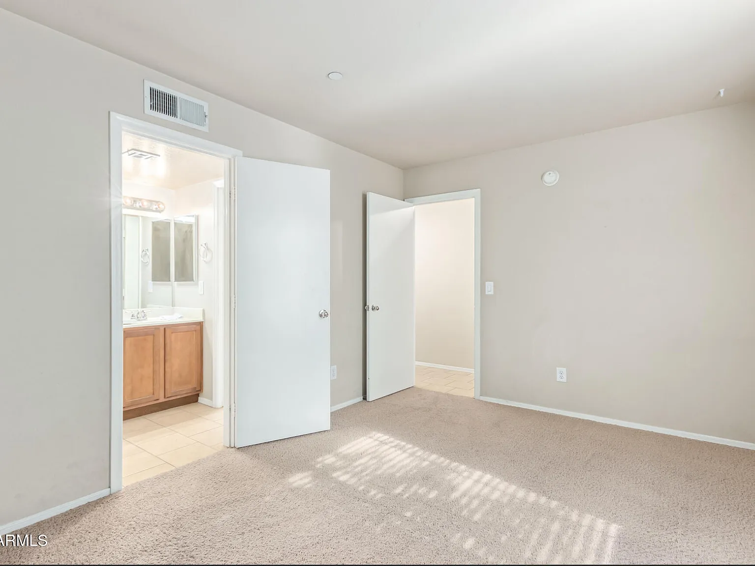4 bed, 2.5 bath, 1701 sqft, $2,500 — Photo 4