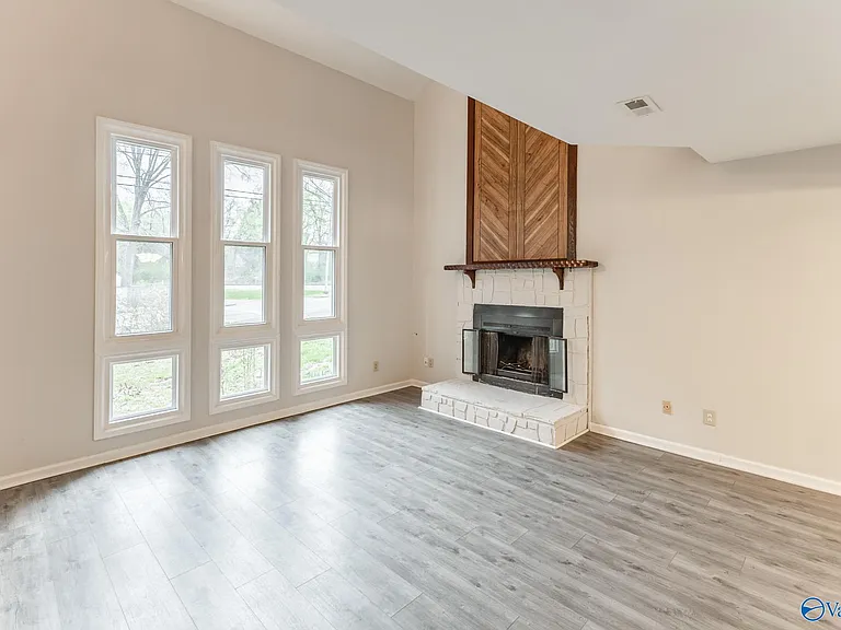 401 Hobbs Rd SE — Photo 16