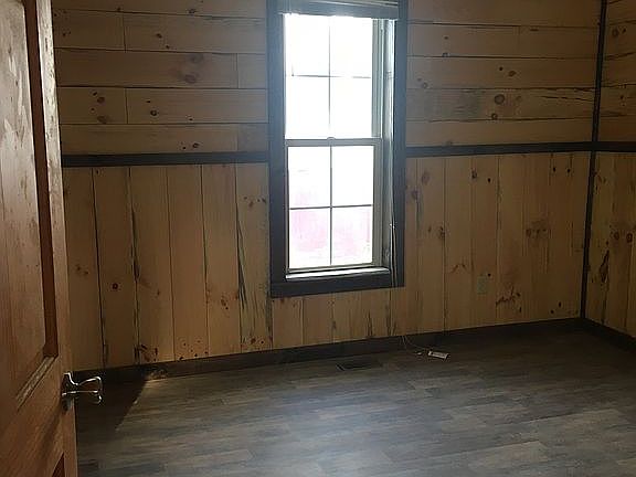 3rd image of 415 Elk Ave W