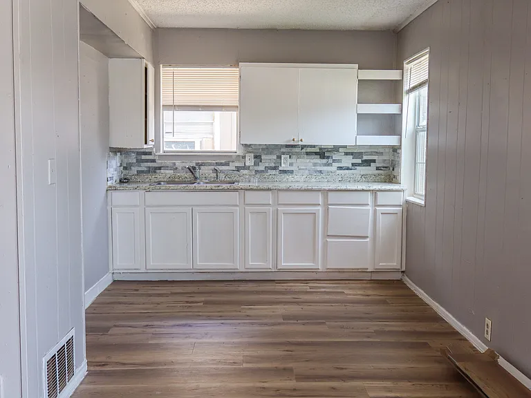 801 Roseanne St #15 — Photo 3