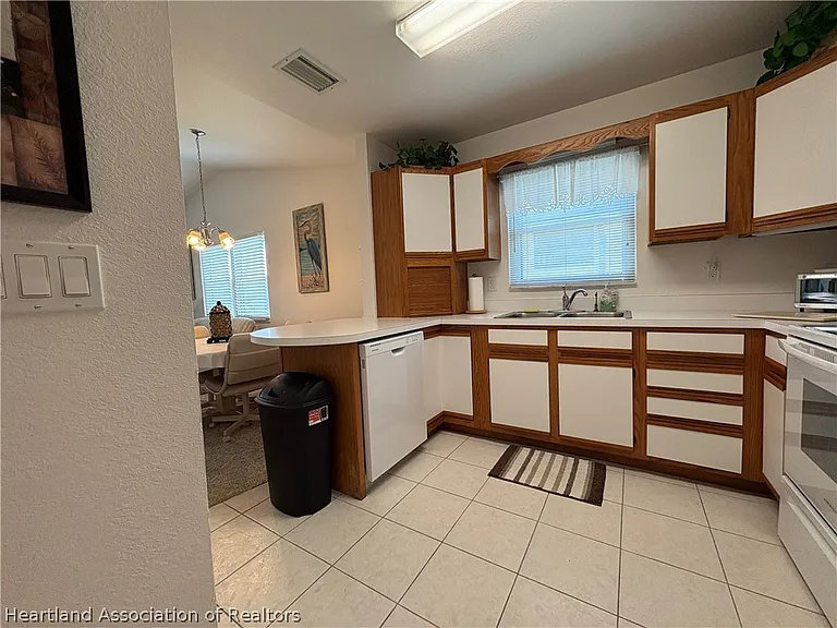 2103 Villaway E — Photo 6