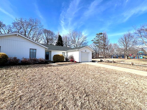 4th image of 5069 Holly Farms Dr