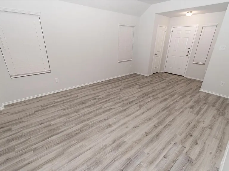 24527 Amaldi Ct — Photo 7