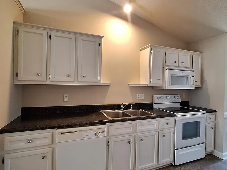 1205 Price Dr #B — Photo 6