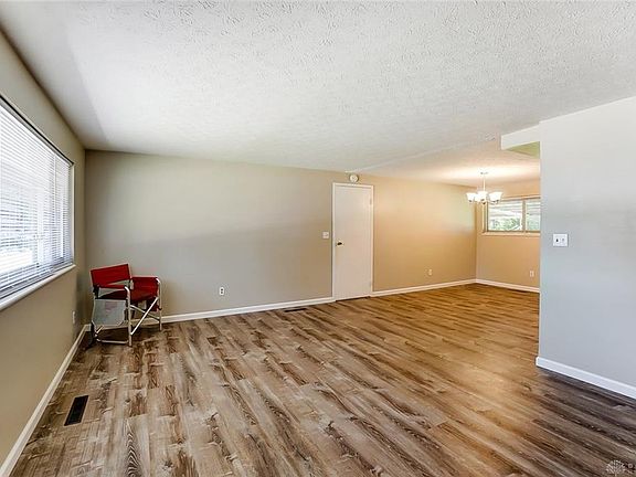 4th image of 2220 Los Arrow Dr