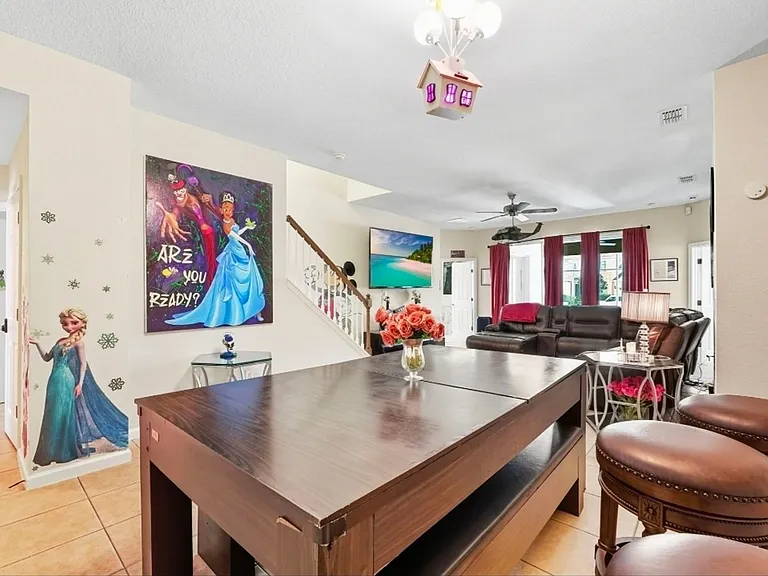 4980 Castle St W — Photo 2