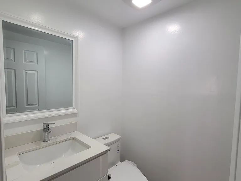 479 Woodrow St — Photo 7