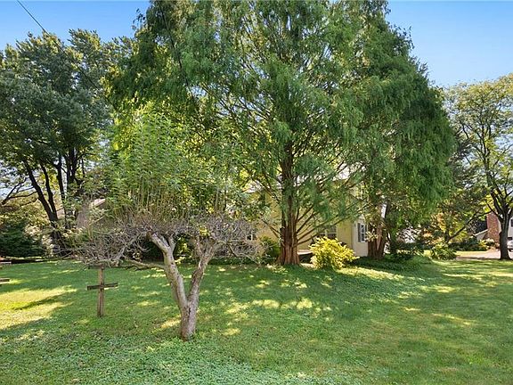 4th image of 2847 Fairfield Dr