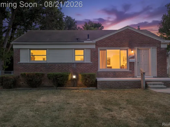 22030 Lanse St, Saint Clair Shores, MI 48081