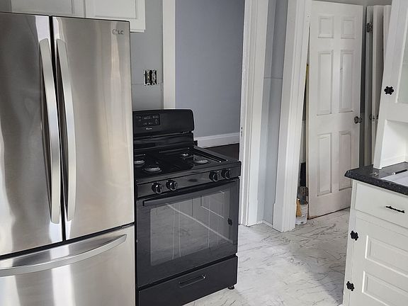4th image of 115 Grove St #2