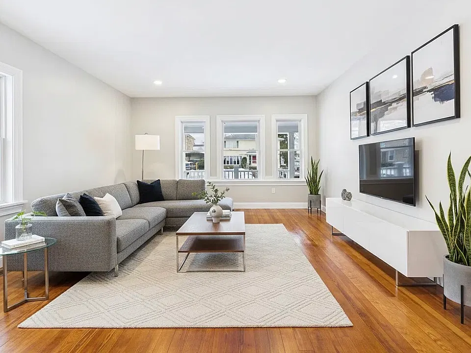 542 King Philip St #2