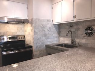526 W Roscoe St APT 1G, Chicago, IL 60657