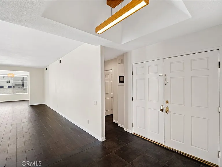 4313 Van Nuys Blvd #203 — Photo 2